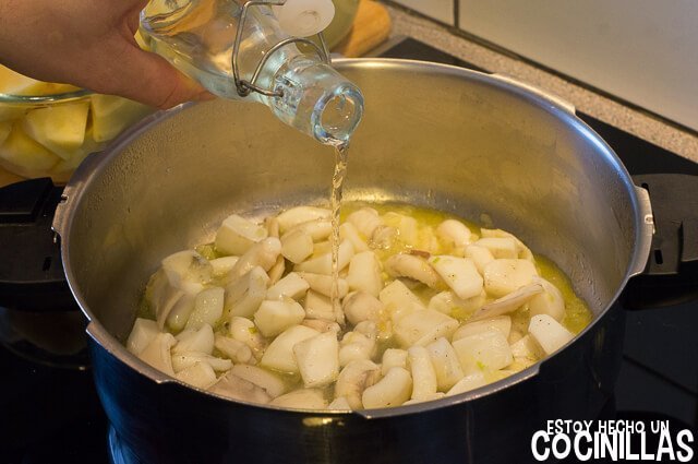 Patatas con sepia (vino)