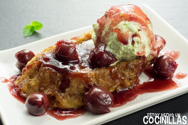 Torrijas de cereza con helado de pistacho