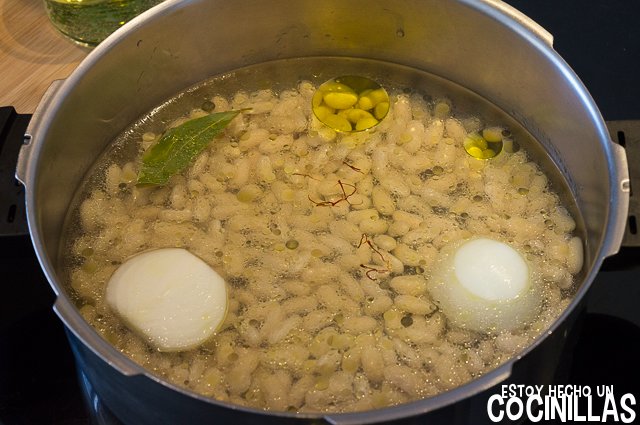 Judías blancas con almejas (cocer)